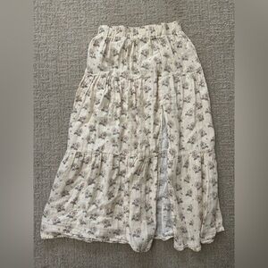 Rylee and Cru women’s skirt, has a slit and elastic waist. %100 cotton